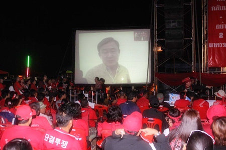 UDD enthusiasts listen to a call in from self-exiled leader Thaksin Shinawatra.